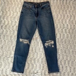 American Eagle High Rise Stretch Mom Jeans Ripped Knee - Women’s 6 Long